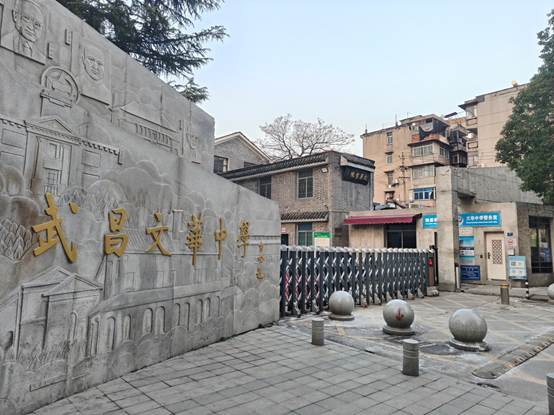 街道边的建筑 AI 生成的内容可能不正确。